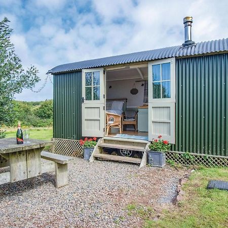 Haven View - 1 Bedroom Shepherds Hut - St Ishmaels Saint Ishmaels  Exterior photo