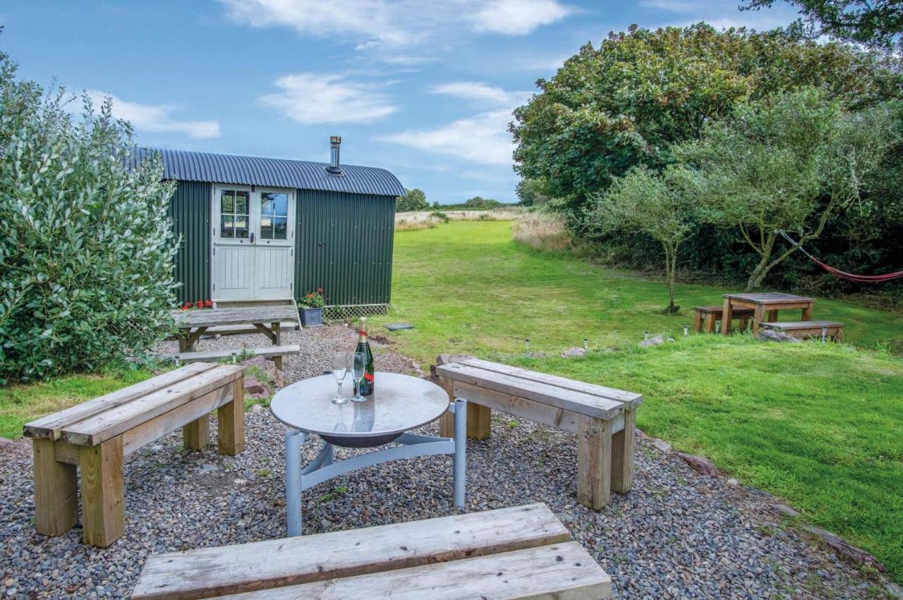 Haven View - 1 Bedroom Shepherds Hut - St Ishmaels Saint Ishmaels  Exterior photo