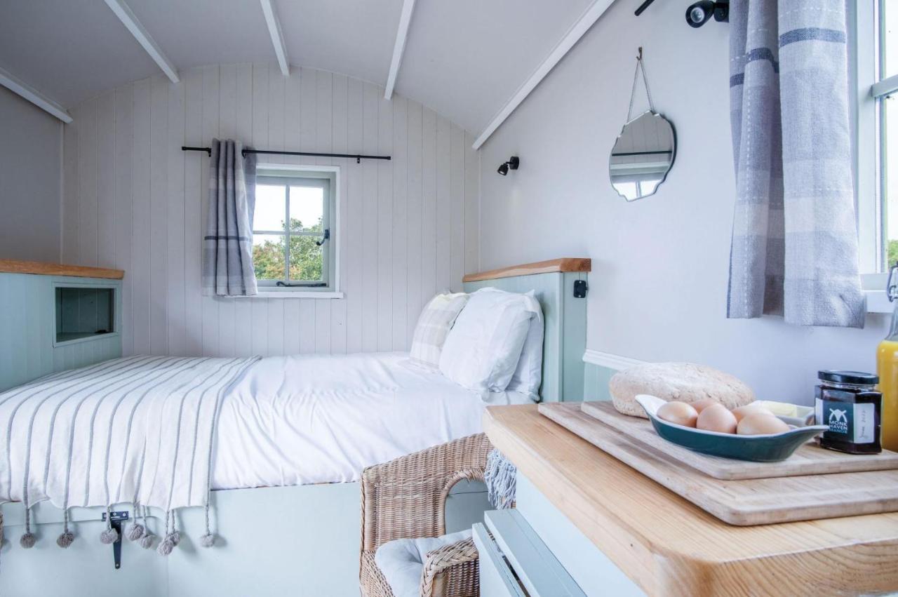 Haven View - 1 Bedroom Shepherds Hut - St Ishmaels Saint Ishmaels  Exterior photo