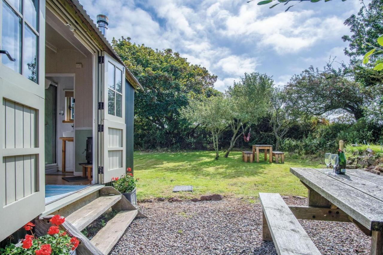Haven View - 1 Bedroom Shepherds Hut - St Ishmaels Saint Ishmaels  Exterior photo