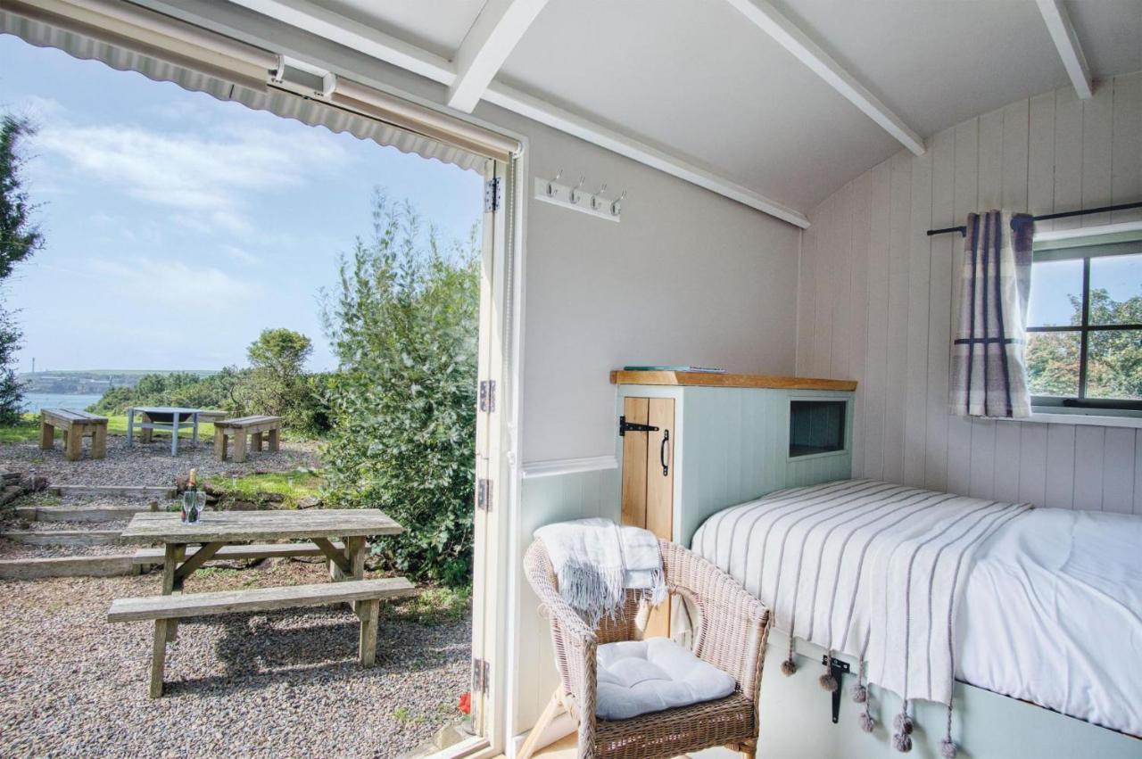 Haven View - 1 Bedroom Shepherds Hut - St Ishmaels Saint Ishmaels  Exterior photo
