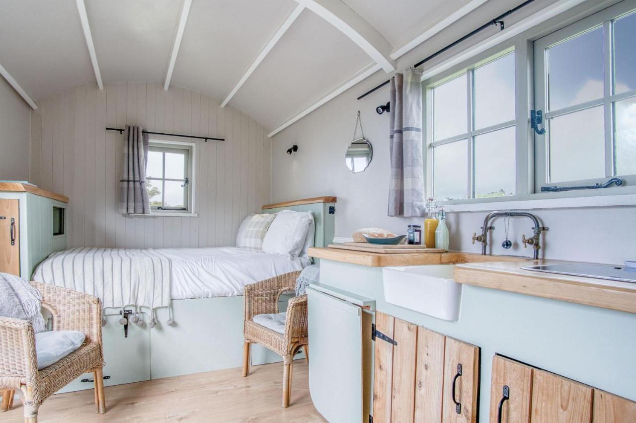 Haven View - 1 Bedroom Shepherds Hut - St Ishmaels Saint Ishmaels  Exterior photo