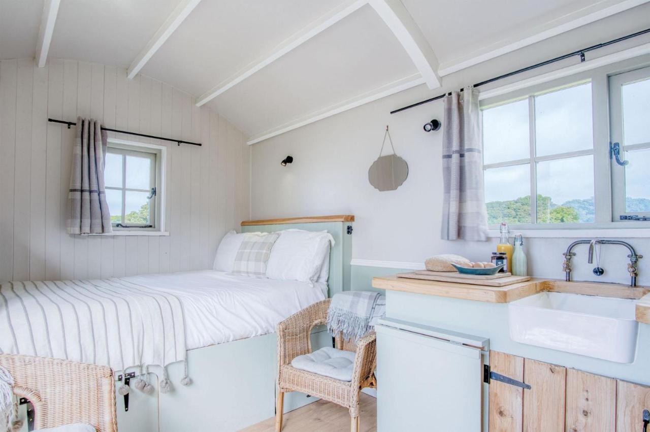 Haven View - 1 Bedroom Shepherds Hut - St Ishmaels Saint Ishmaels  Exterior photo