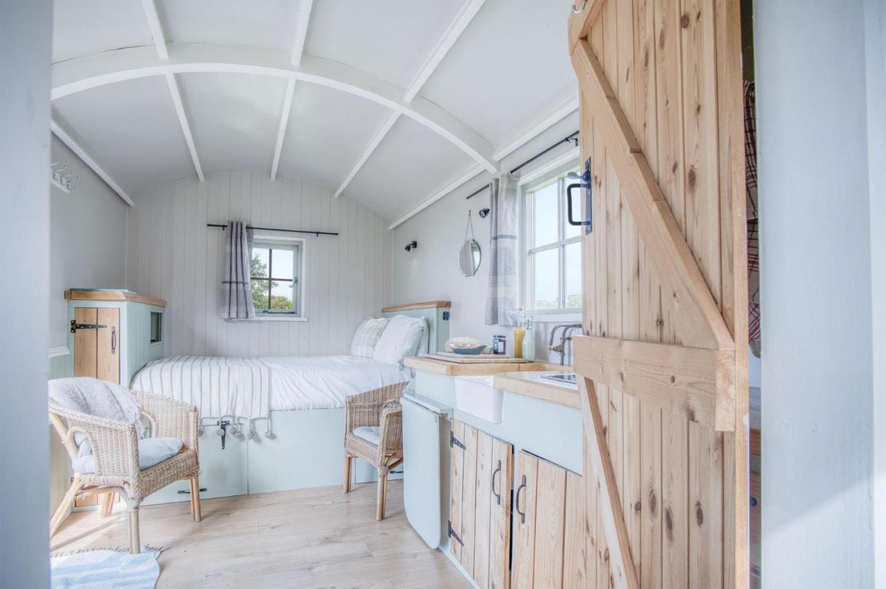 Haven View - 1 Bedroom Shepherds Hut - St Ishmaels Saint Ishmaels  Exterior photo