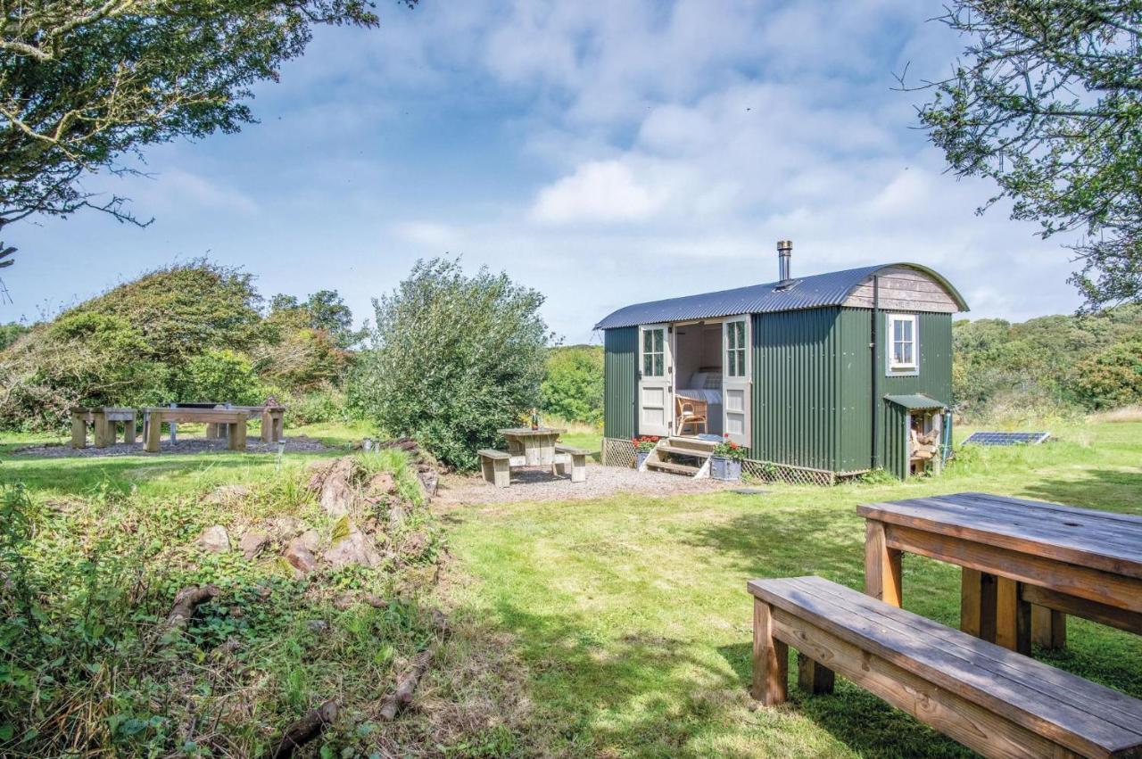 Haven View - 1 Bedroom Shepherds Hut - St Ishmaels Saint Ishmaels  Exterior photo